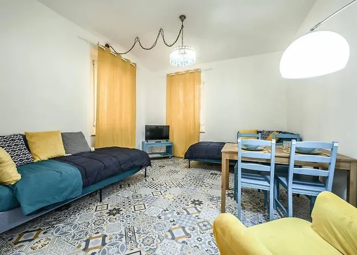 Le Finestre Sul Borgo 2 Apartment *