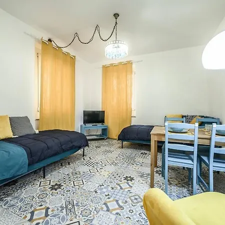 Le Finestre Sul Borgo 2 Apartment *